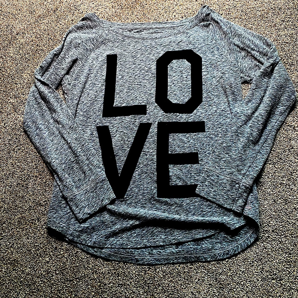 American Eagle gray LOVE top